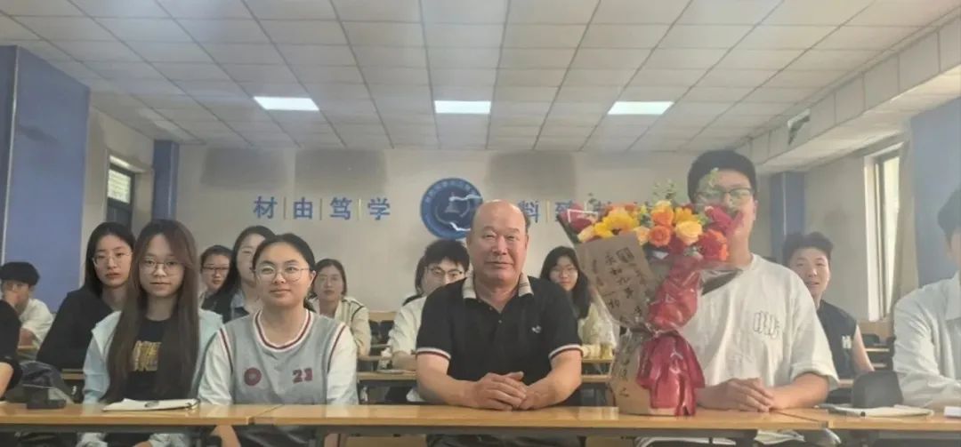 “五老大讲堂”5